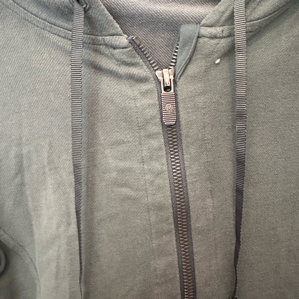 Lululemon Jacket. Size 2 - Picture 3 of 5